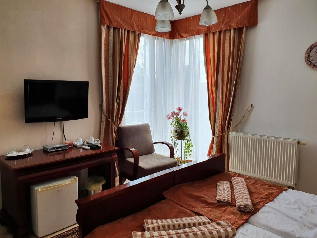 Hotel Oko Nitra Esterno foto