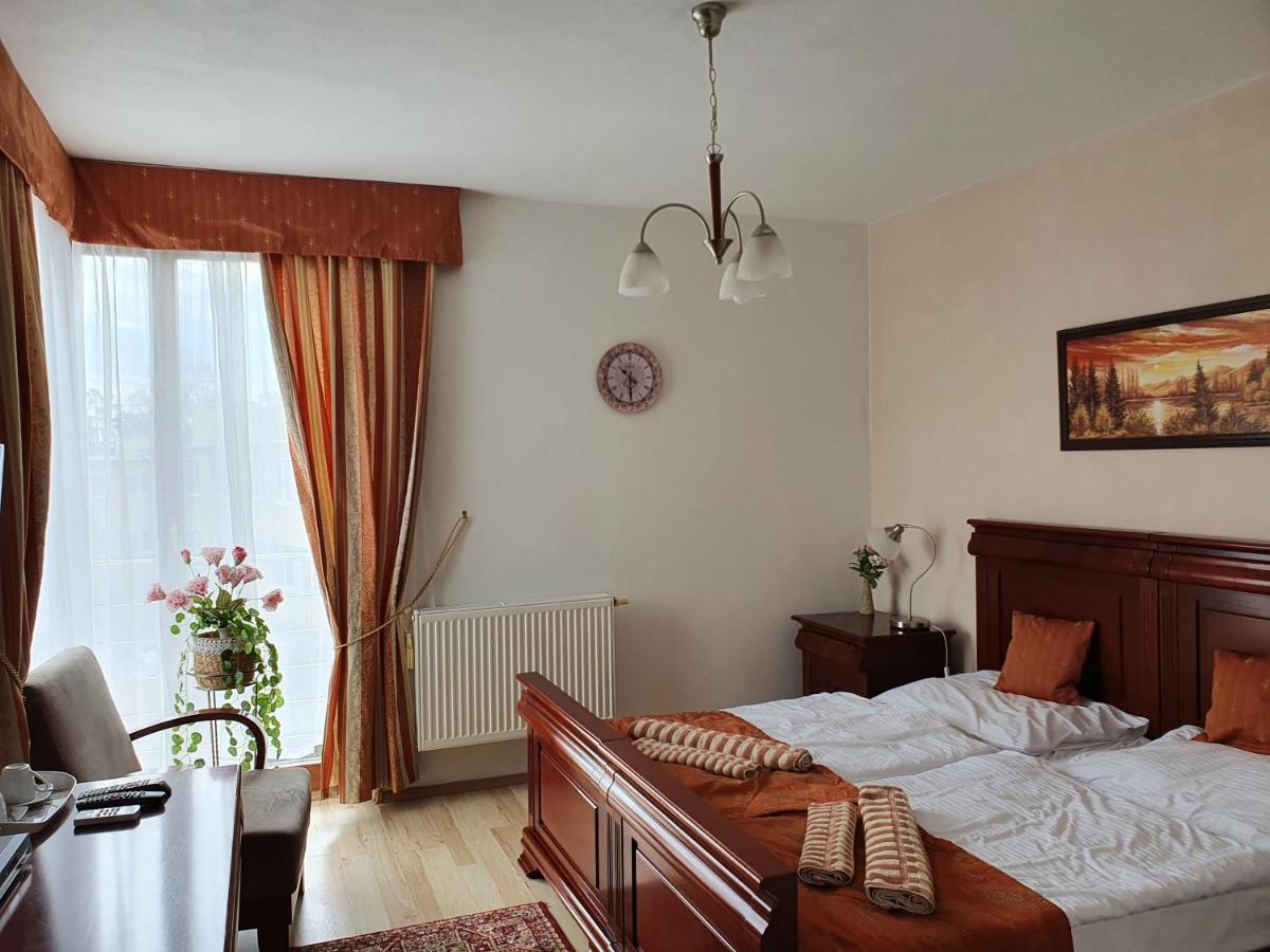 Hotel Oko Nitra Esterno foto