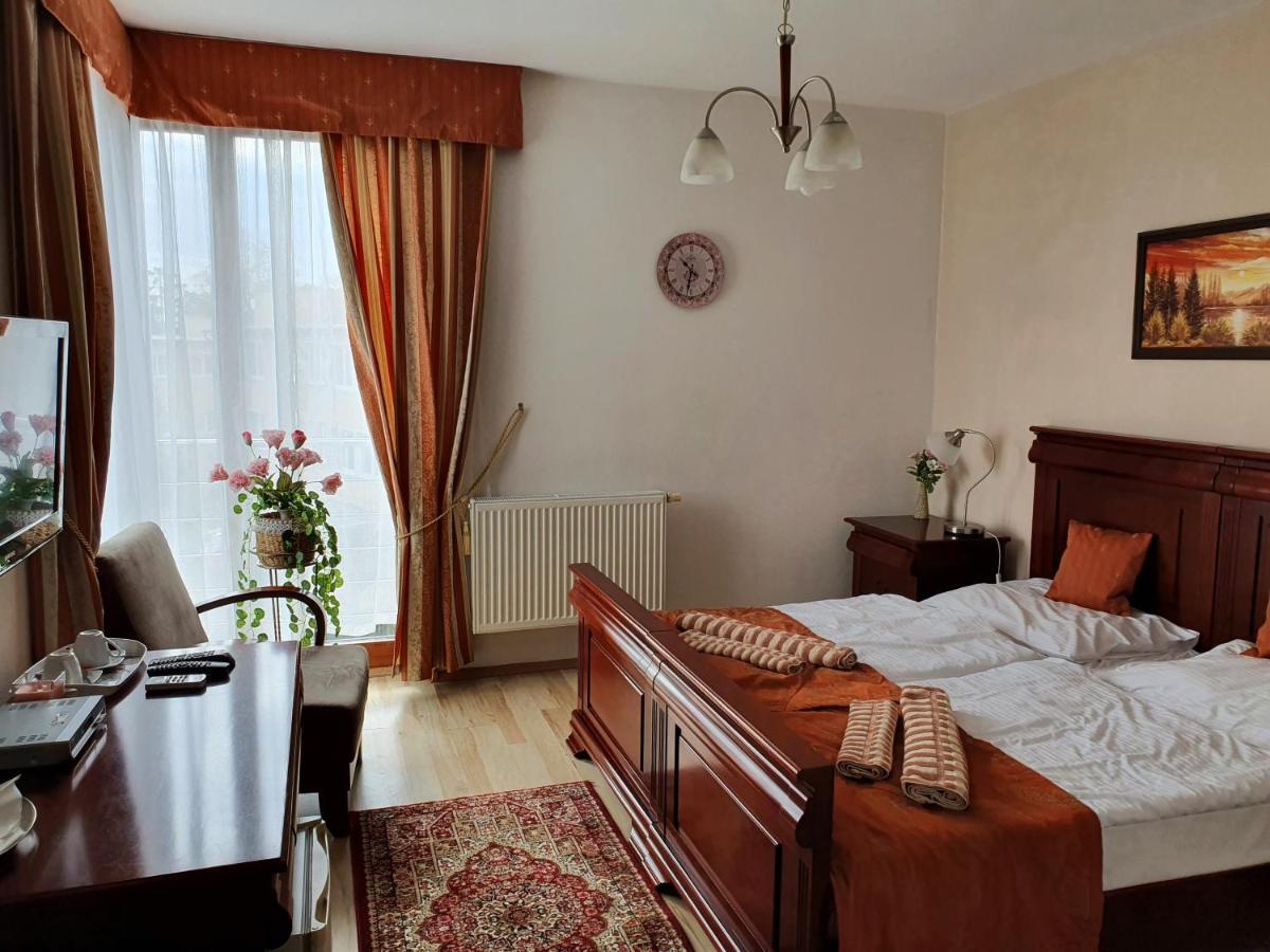 Hotel Oko Nitra Esterno foto