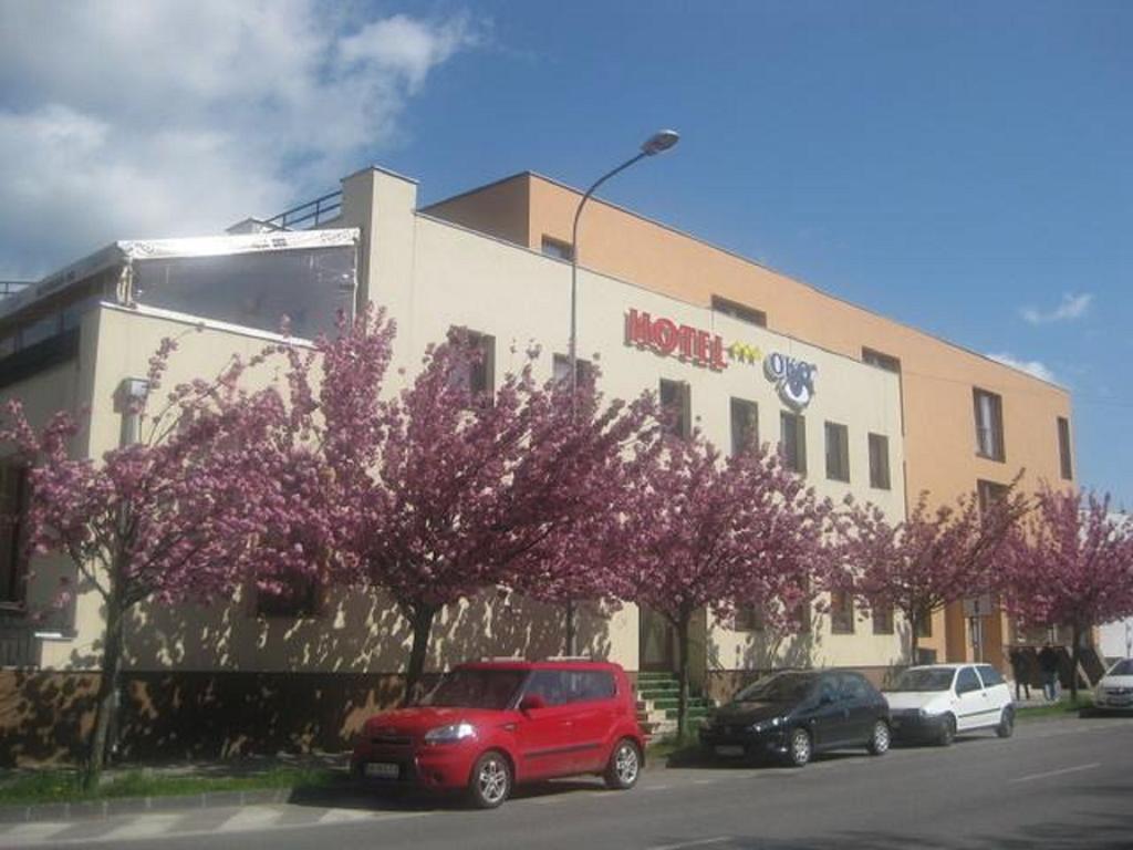Hotel Oko Nitra Esterno foto