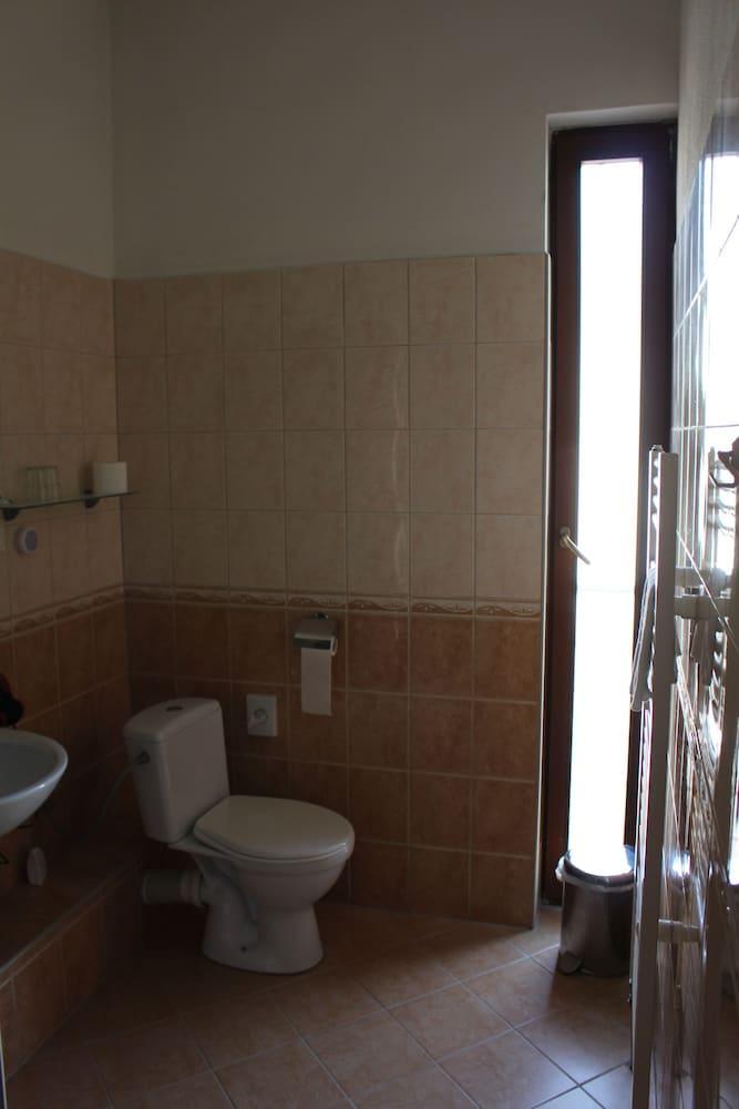 Hotel Oko Nitra Esterno foto